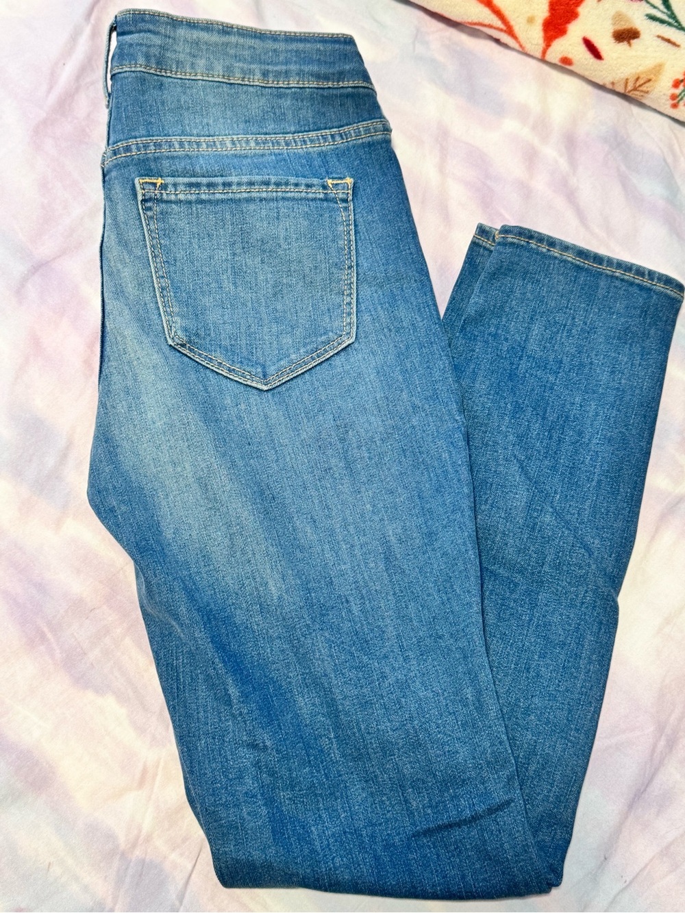 Old Navy Women’s Rockstar Lowrise Skinny jeans - Size 2 Regular